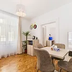 Brasov Holiday Residence דירה