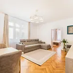 Brasov Holiday Residence * Брашов