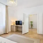Brasov Holiday Residence דירה