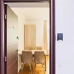 Brasov Holiday Residence Апартаменты *
