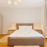 Brasov Holiday Residence דירה בראשוב