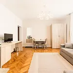 Brasov Holiday Residence דירה