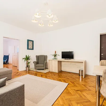 Brasov Holiday Residence Апартаменти Брашов